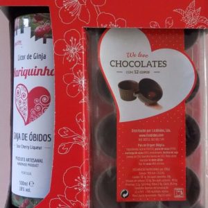 Licor de Ginja Mariquinhas com 12 copos de chocolate